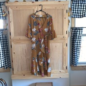 Love riche mustard yellow floral wrap boho-inspired modest dress size S